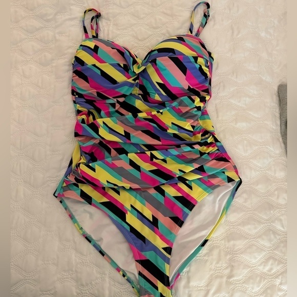 Relleciga Colorful Geometric print Rutched One Piece Swim Suit. NWOT. Size L - Picture 1 of 10
